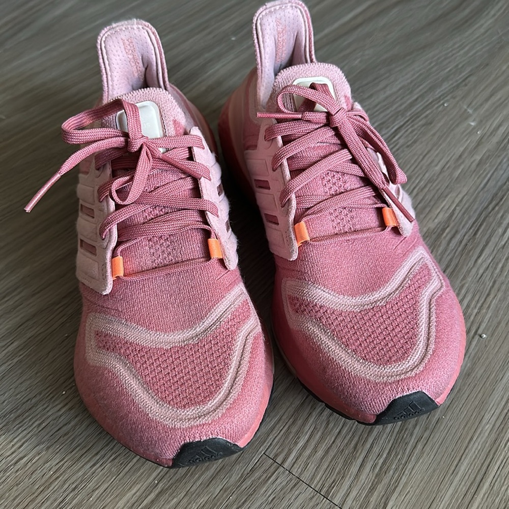 Good condition Adidas ultraboost 22 shoes sneakers size 8